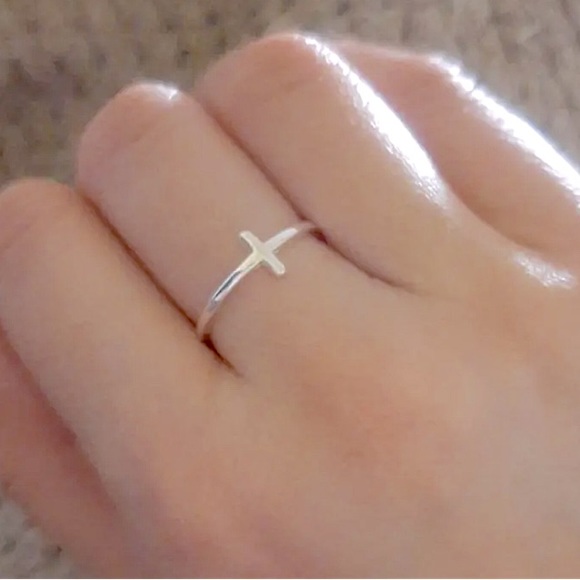 ⚜️[𝟯/$𝟭𝟴]⚜️NEW Silver Cross Simple Adjustable Ring - Picture 7 of 10